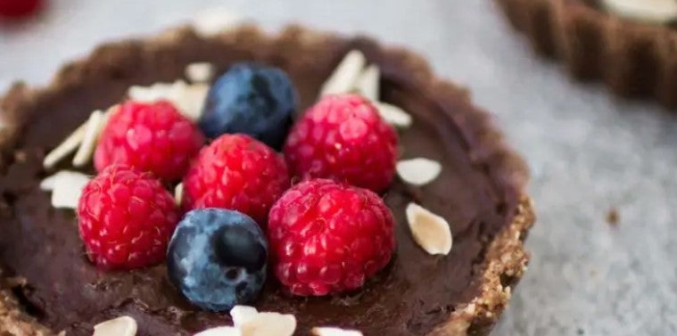 Dark Chocolate and Blackberry Tart - Natural Zing