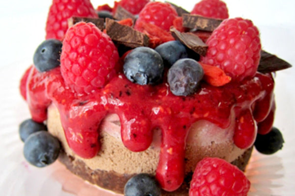 RAW VEGAN BERRY CACAO CHEESECAKES - Natural Zing