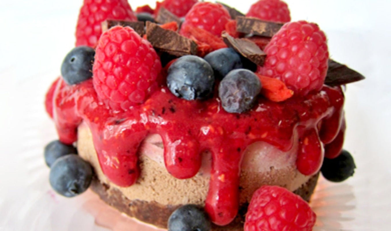 RAW VEGAN BERRY CACAO CHEESECAKES - Natural Zing